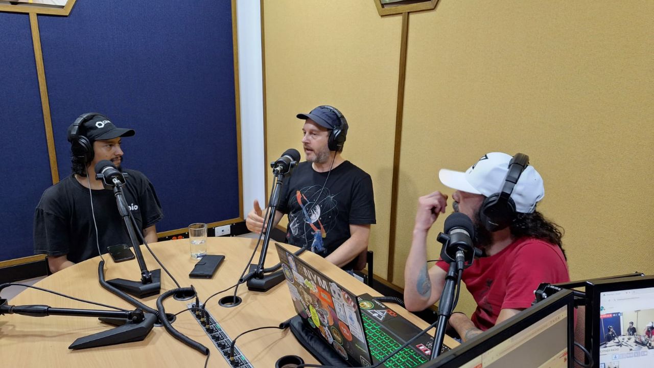 Uso compartido de computadores y equipos de grabación en el estudio de Web3Wasi